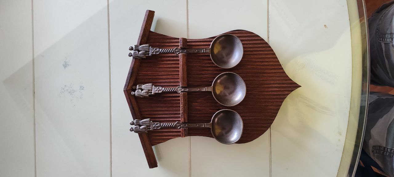 German Zinn Pewter Ladles with Wooden Wall Rack – Set of 3