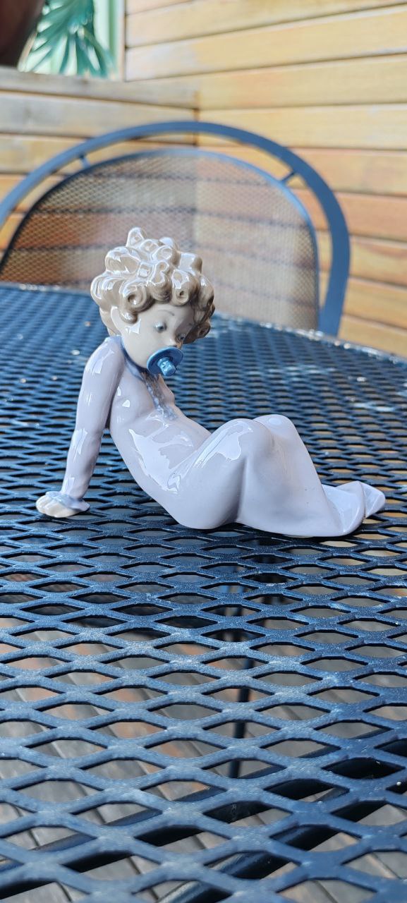 Vintage Lladro Baby Figurine – 'Pacifier Baby' – Handcrafted in Spain – 12 cm