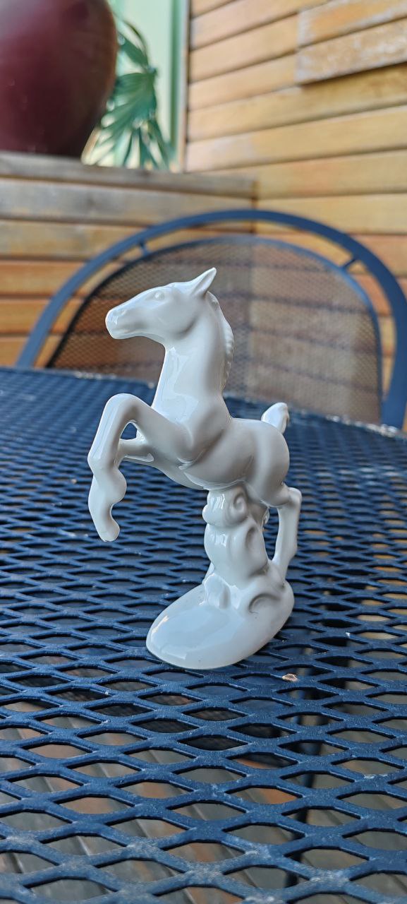 Vintage Wagner & Apel Porcelain Figurine – Rearing Horse – Glossy White – 14 cm