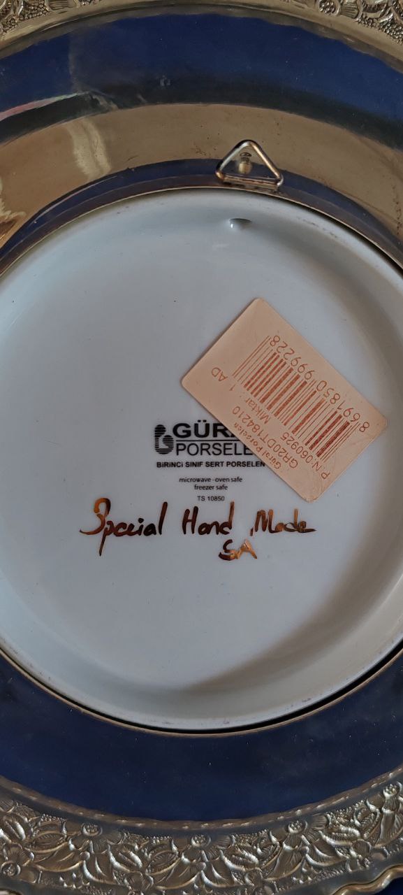 Güral Porselen – Special Hand-Painted Decorative Plate with Carnation Motif in Velvet Box