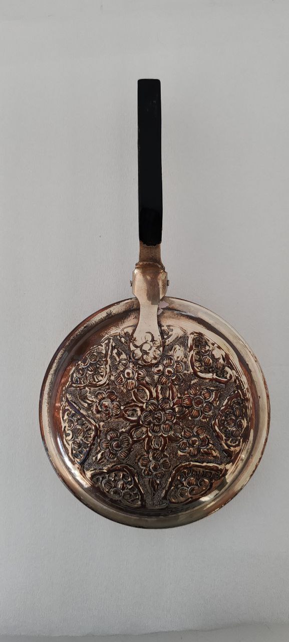 Vintage Ornate Brass Silent Butler / Crumb Tray – 27x14 cm – Hand Engraved Lid