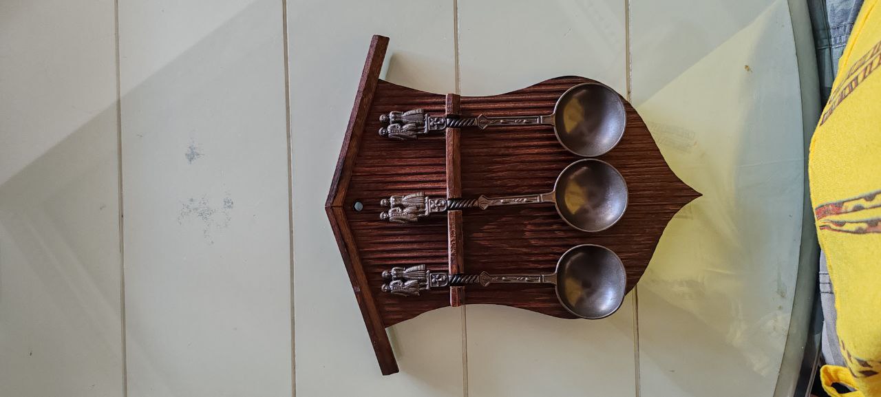 German Zinn Pewter Ladles with Wooden Wall Rack – Set of 3