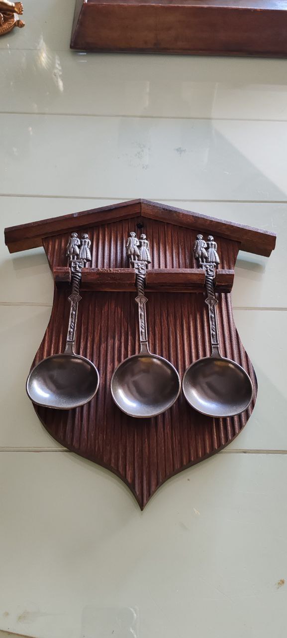 German Zinn Pewter Ladles with Wooden Wall Rack – Set of 3