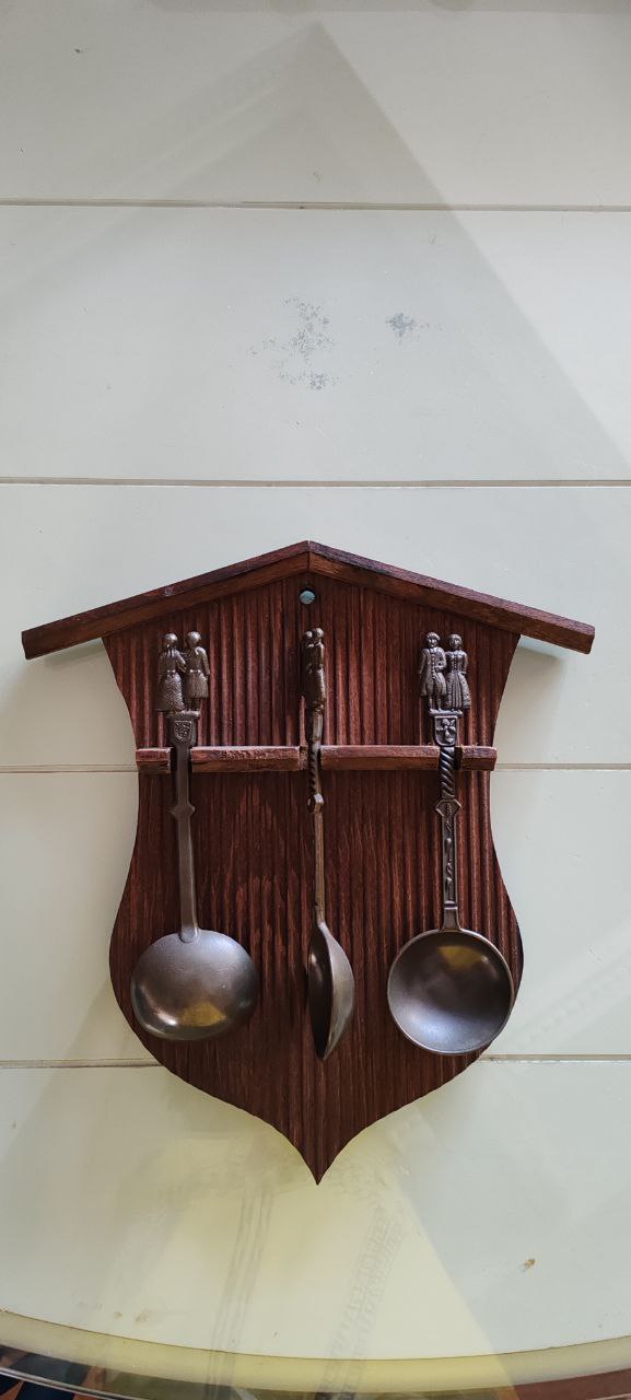 German Zinn Pewter Ladles with Wooden Wall Rack – Set of 3