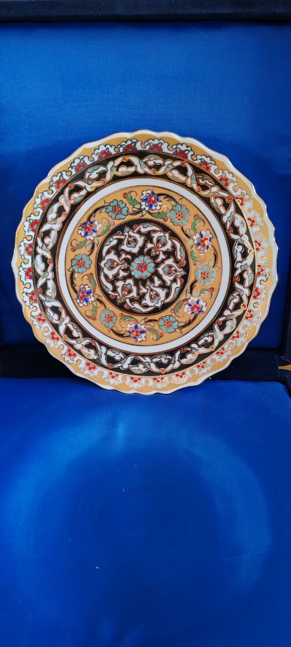 Güral Porselen Special Hand-Painted Small Plate – Velvet Boxed