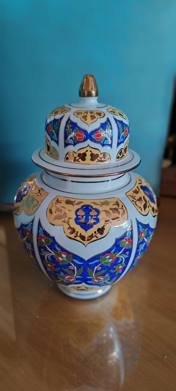 Kütahya Porselen Hand-Painted Lidded Jar – 30x20 cm – Signed by Emine (2017)