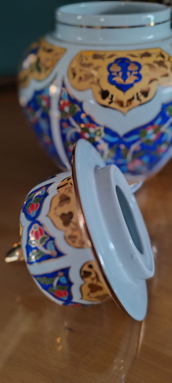 Kütahya Porselen Hand-Painted Lidded Jar – 30x20 cm – Signed by Emine (2017)