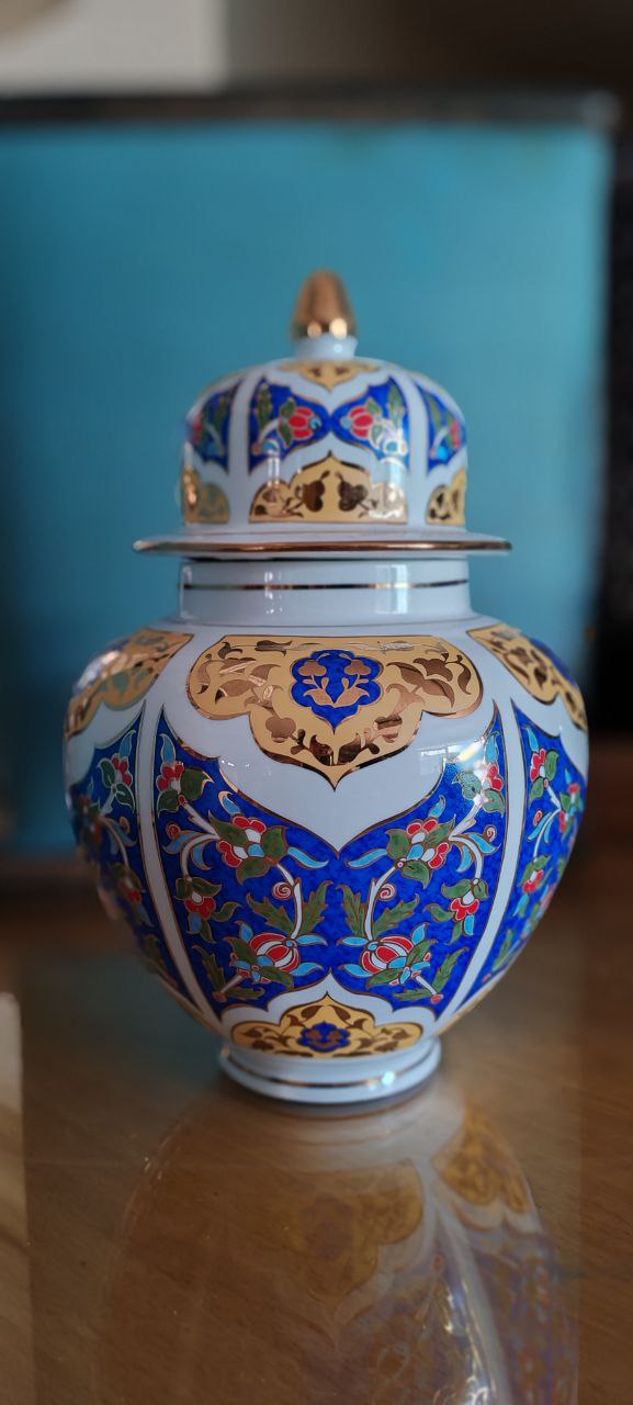 Kütahya Porselen Hand-Painted Lidded Jar – 30x20 cm – Signed by Emine (2017)