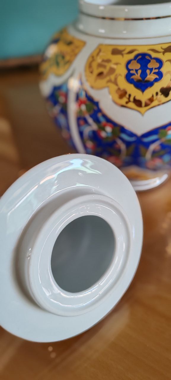 Kütahya Porselen Hand-Painted Lidded Jar – 30x20 cm – Signed by Emine (2017)