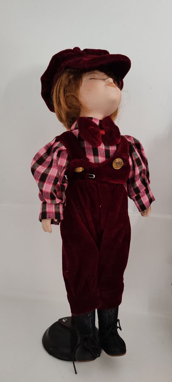 Vintage Kissing Couple Porcelain Dolls – 39 cm – Burgundy Velvet Outfits