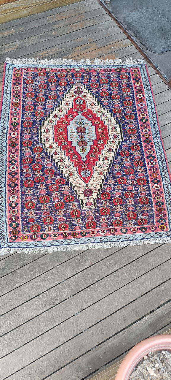 Hand-Knotted Persian Sine Rug – 150x120 cm – Vibrant Geometric Medallion