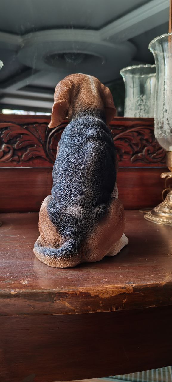 Realistic Beagle Dog Statue – GiftPoint Resin Figurine – 28x20 cm