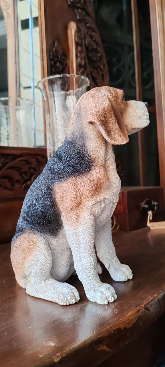 Realistic Beagle Dog Statue – GiftPoint Resin Figurine – 28x20 cm