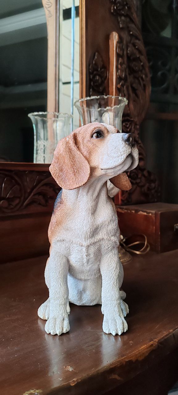 Realistic Beagle Dog Statue – GiftPoint Resin Figurine – 28x20 cm