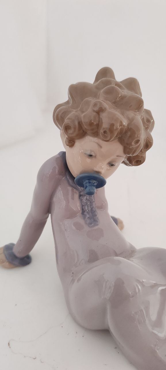 Vintage Lladro Baby Figurine – 'Pacifier Baby' – Handcrafted in Spain – 12 cm