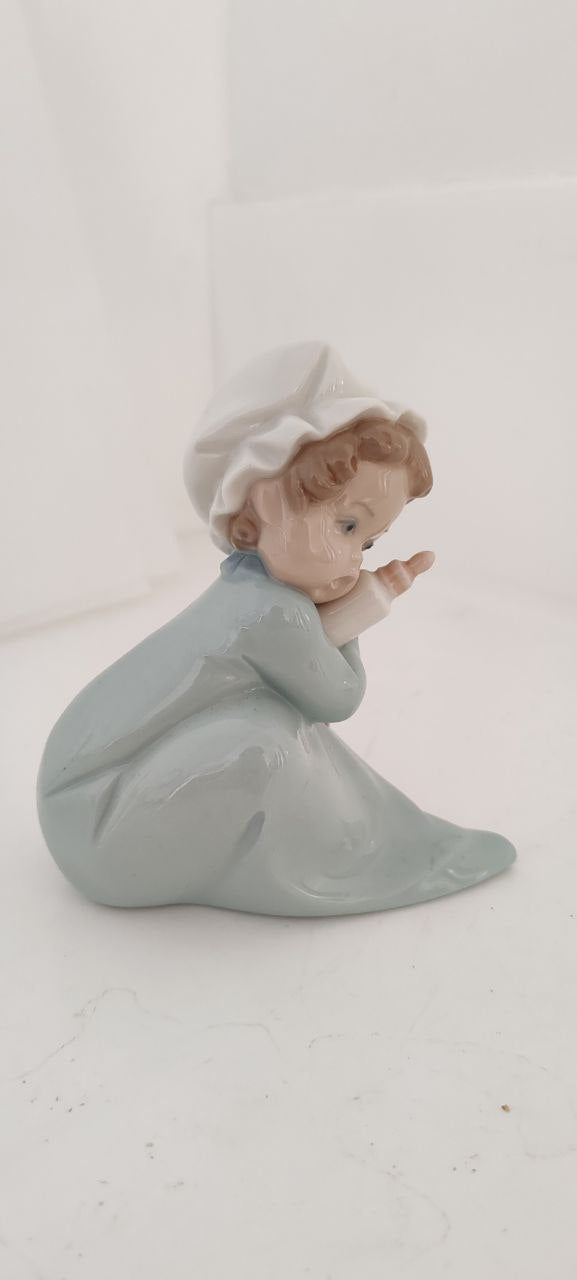 Vintage Lladro Porcelain Figurine – Sleeping Baby with Bonnet – Handcrafted in Spain – 13 cm