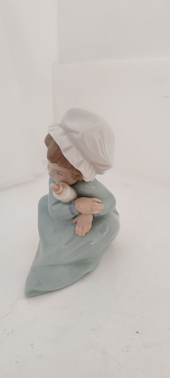 Vintage Lladro Porcelain Figurine – Sleeping Baby with Bonnet – Handcrafted in Spain – 13 cm