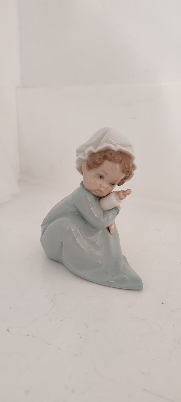 Vintage Lladro Porcelain Figurine – Sleeping Baby with Bonnet – Handcrafted in Spain – 13 cm