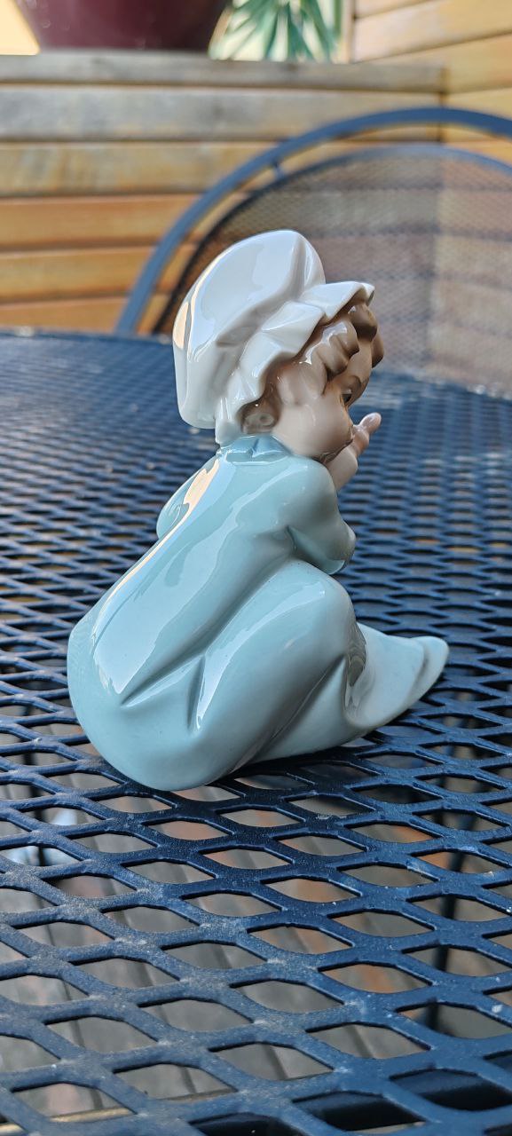 Vintage Lladro Porcelain Figurine – Sleeping Baby with Bonnet – Handcrafted in Spain – 13 cm
