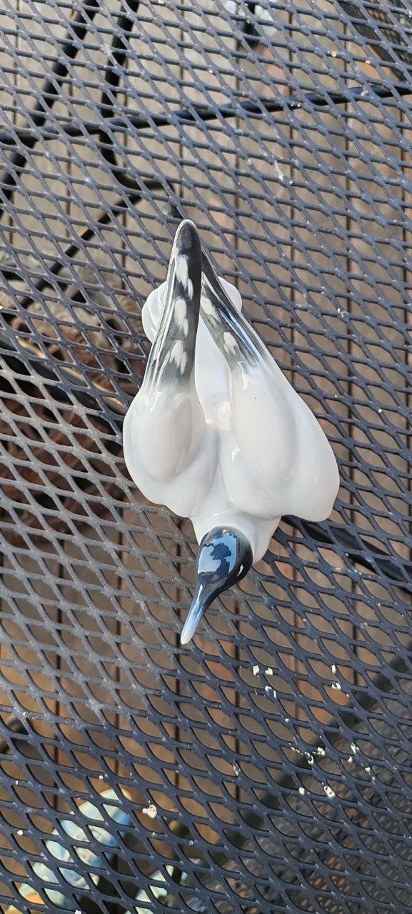 Vintage German Porcelain Seagull Figurine – Crossed Hammers Mark – 18x15x11 cm