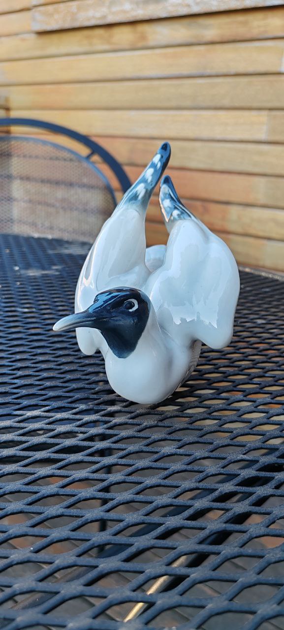 Vintage German Porcelain Seagull Figurine – Crossed Hammers Mark – 18x15x11 cm