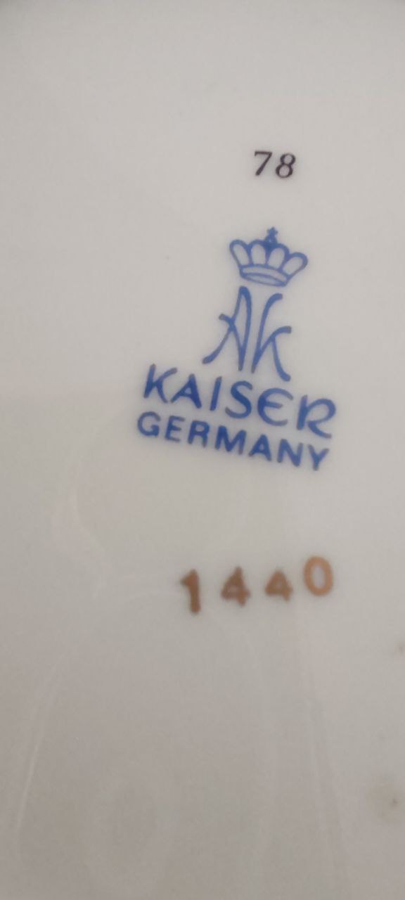 Kaiser Germany Small Floral Porcelain Dish – Hand-Painted with Gold Trim – 11 cm