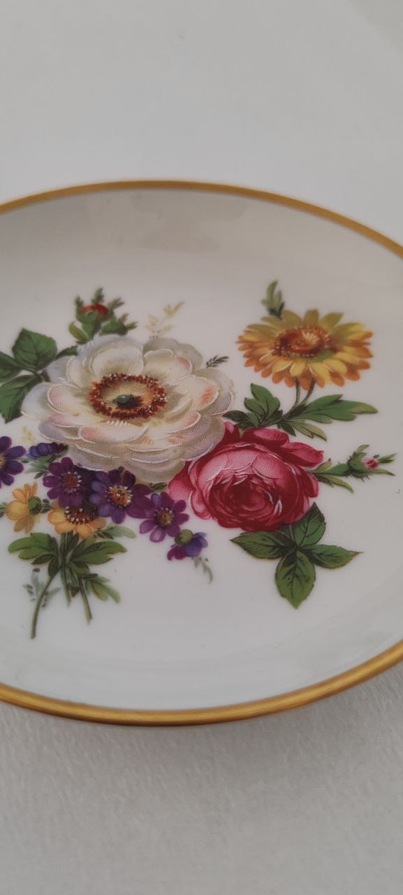Kaiser Germany Small Floral Porcelain Dish – Hand-Painted with Gold Trim – 11 cm