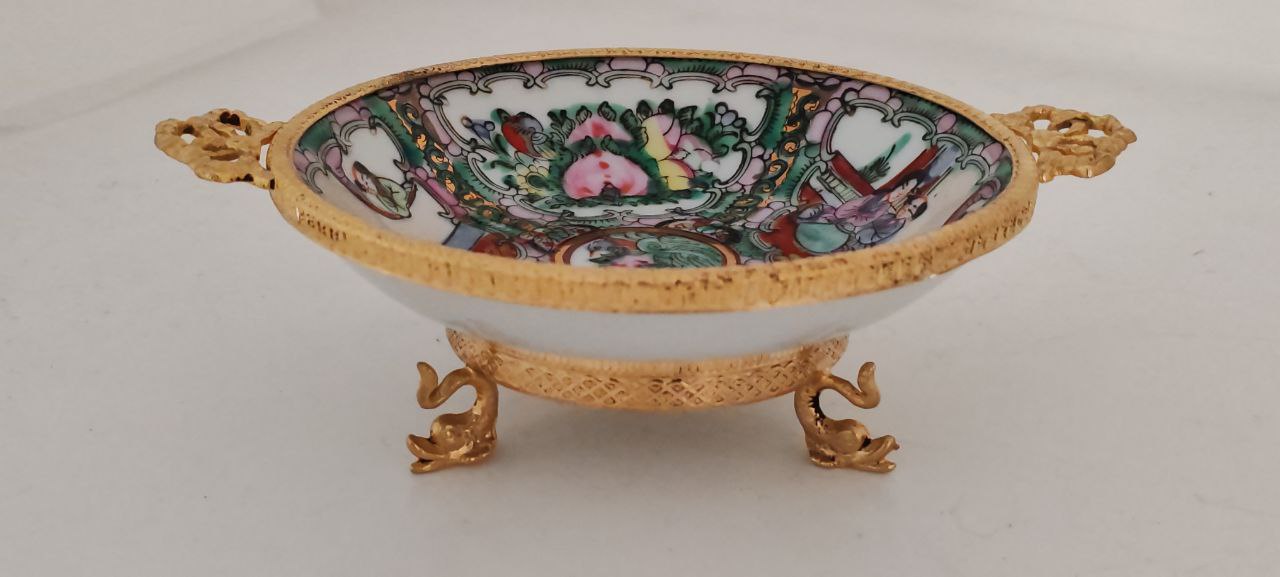 Vintage Kaiser Germany White Porcelain Vase with Embossed Seashell Design – Model 0301