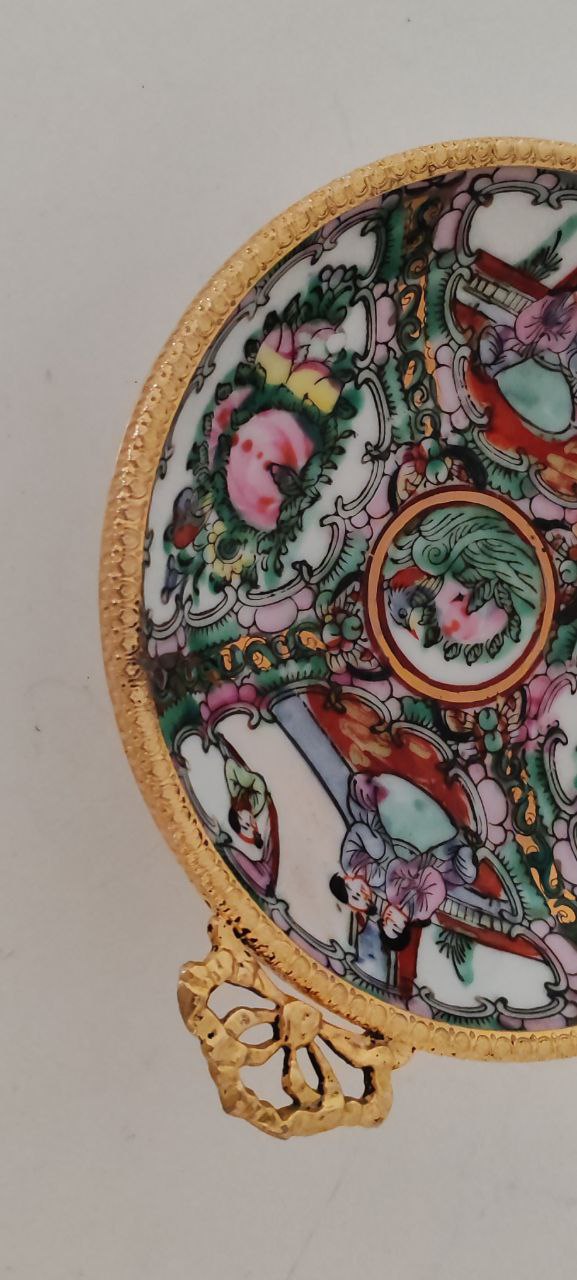 Vintage Kaiser Germany White Porcelain Vase with Embossed Seashell Design – Model 0301