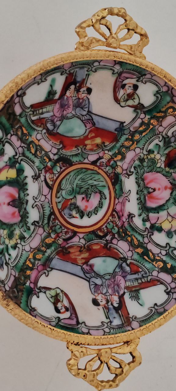 Vintage Kaiser Germany White Porcelain Vase with Embossed Seashell Design – Model 0301