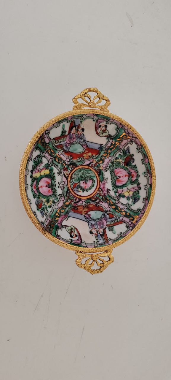 Vintage Kaiser Germany White Porcelain Vase with Embossed Seashell Design – Model 0301