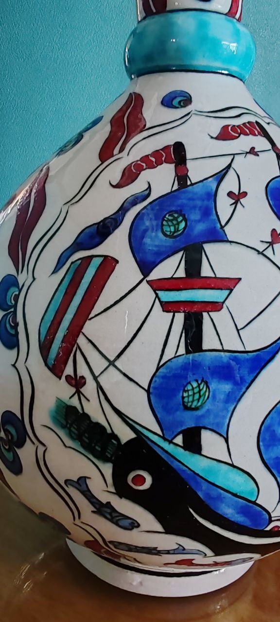 Çinici İznik Hand-Painted 'Gözyaşı' Vase with Galleon Motif – 27x17 cm – 2012