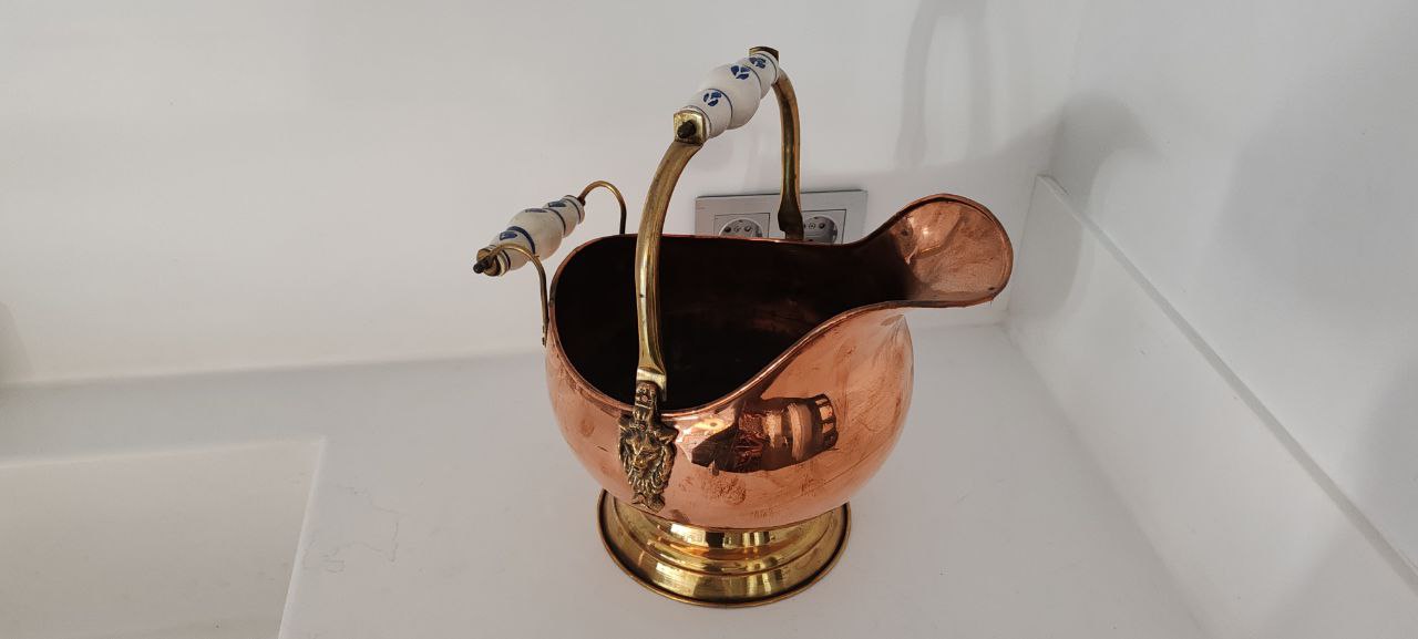 Delft Handle Dutch Copper Coal Scuttle with Brass Lion Mounts