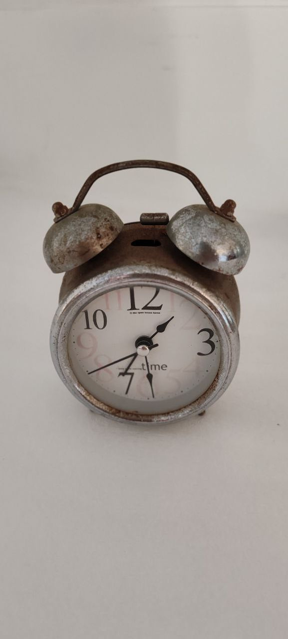 Retro Twin Bell Alarm Clock – Distressed Metal – 13x8 cm