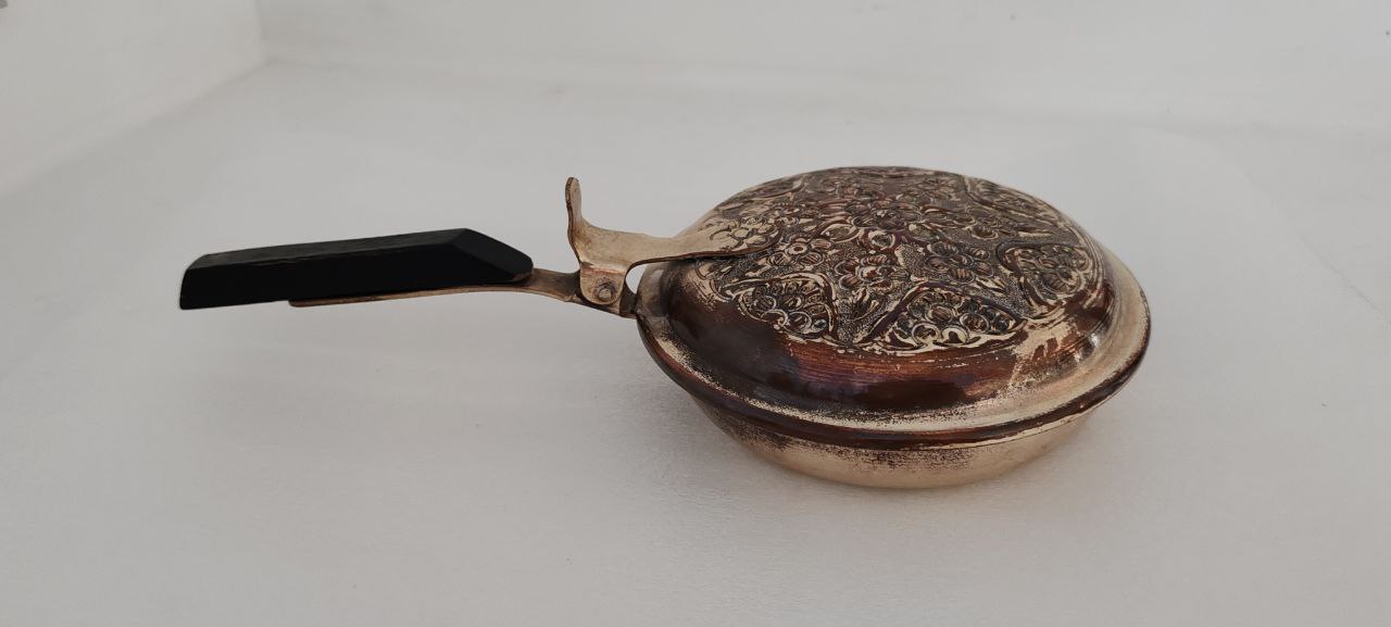 Vintage Ornate Brass Silent Butler / Crumb Tray – 27x14 cm – Hand Engraved Lid