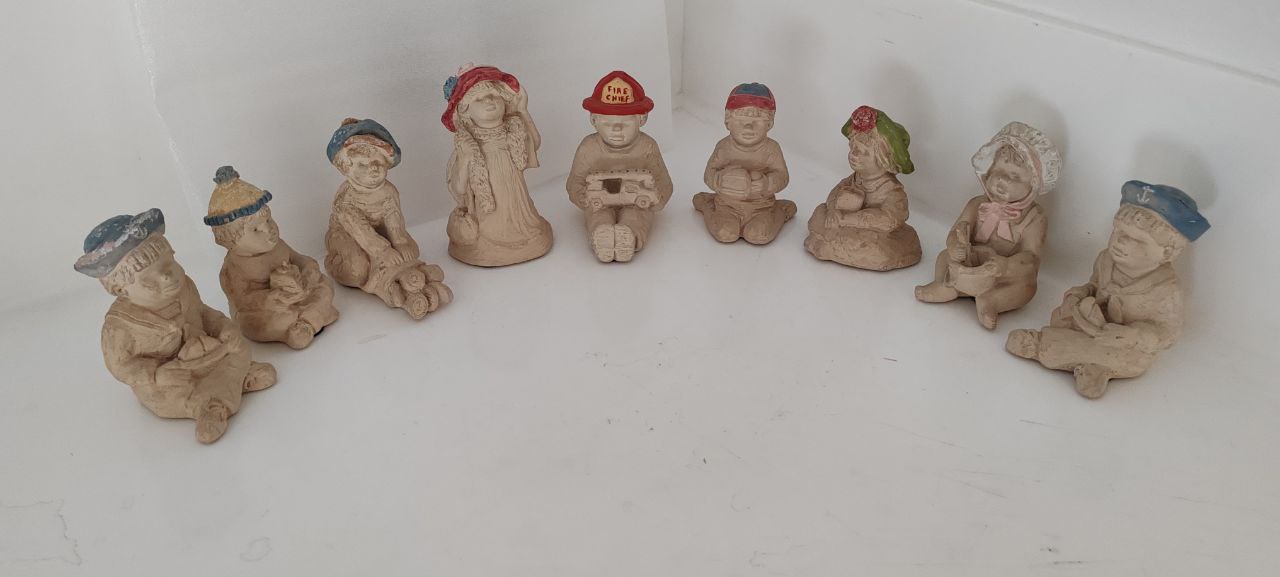 Vintage Austin USA Ceramic Children Figurines – Complete Set of 11 – Hand-Painted Hats – 1980s