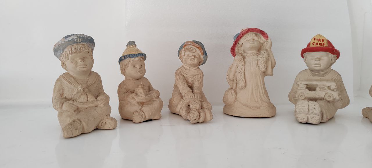 Vintage Austin USA Ceramic Children Figurines – Complete Set of 11 – Hand-Painted Hats – 1980s